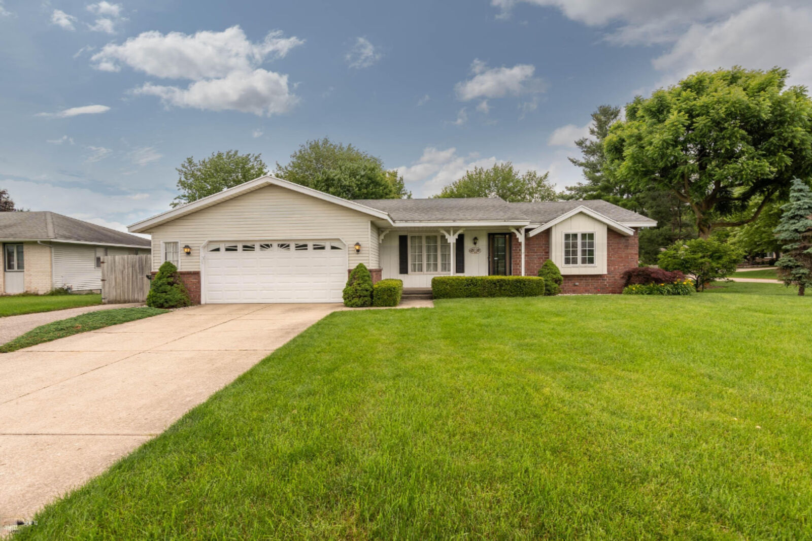 Property Photo:  2881 Rosewood Street  MI 49426 