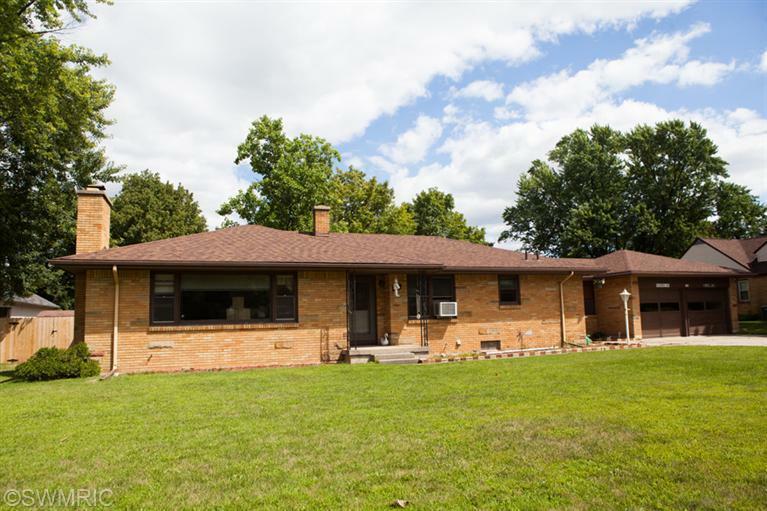 Property Photo:  3306 Burlingame  MI 49509 