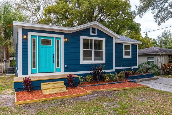 Property Photo: 912 E Robson Street FL 33604