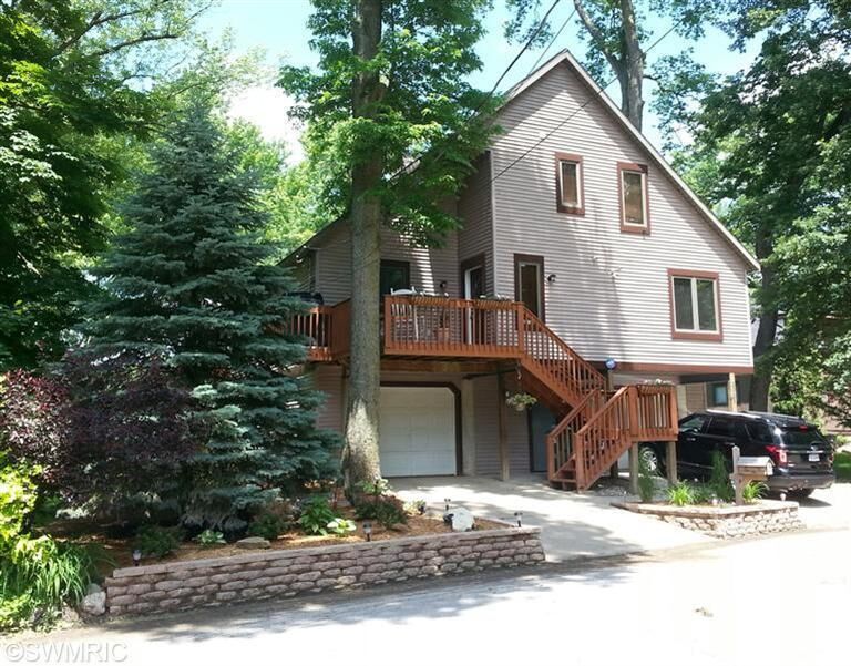 Property Photo:  2055 Riverbank Avenue NE  MI 49525 