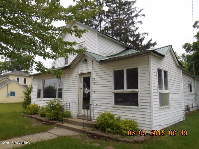 Property Photo: 215 N Maple Street MI 49408
