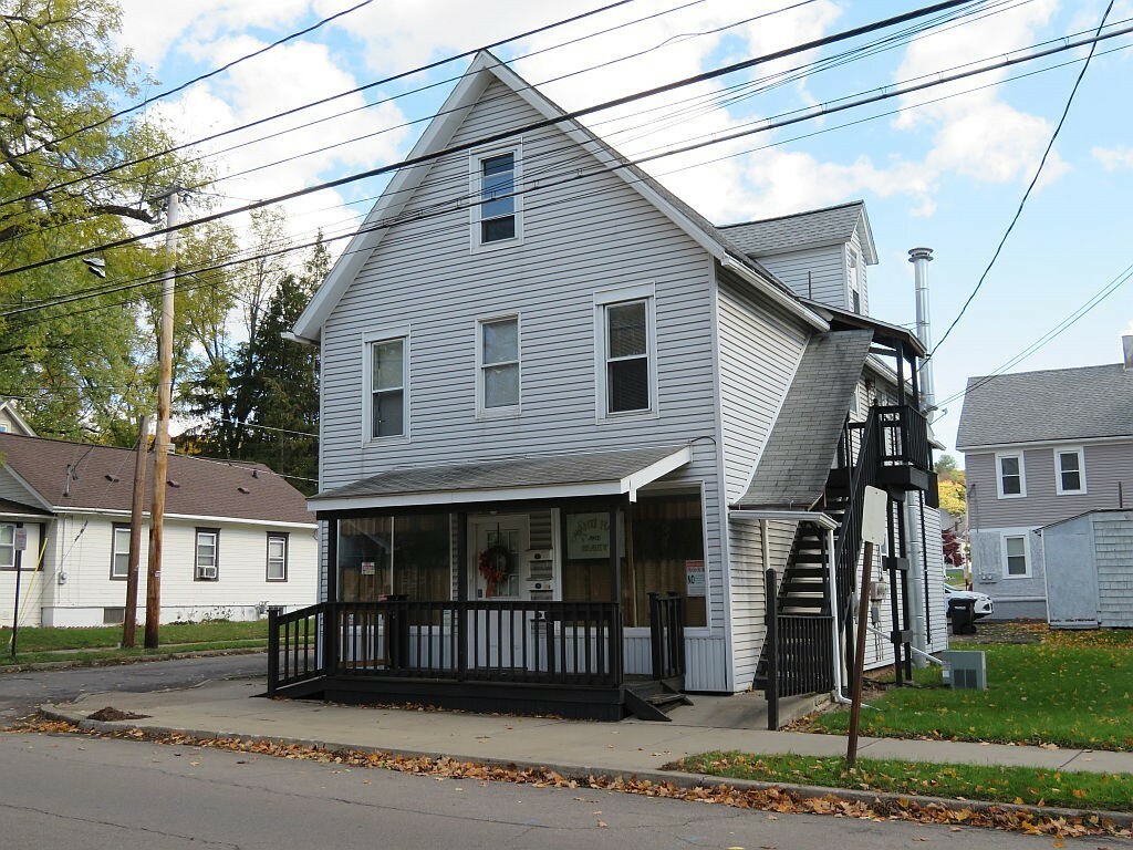 Property Photo:  654 Chenango Street  NY 13901 