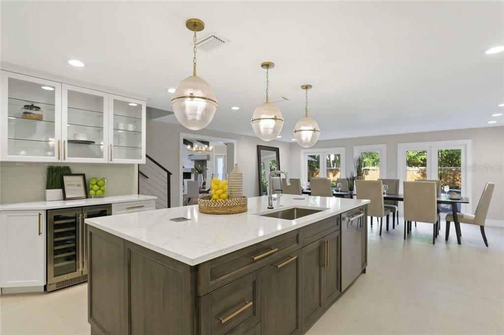 Property Photo: 576 W Davis Boulevard FL 33606