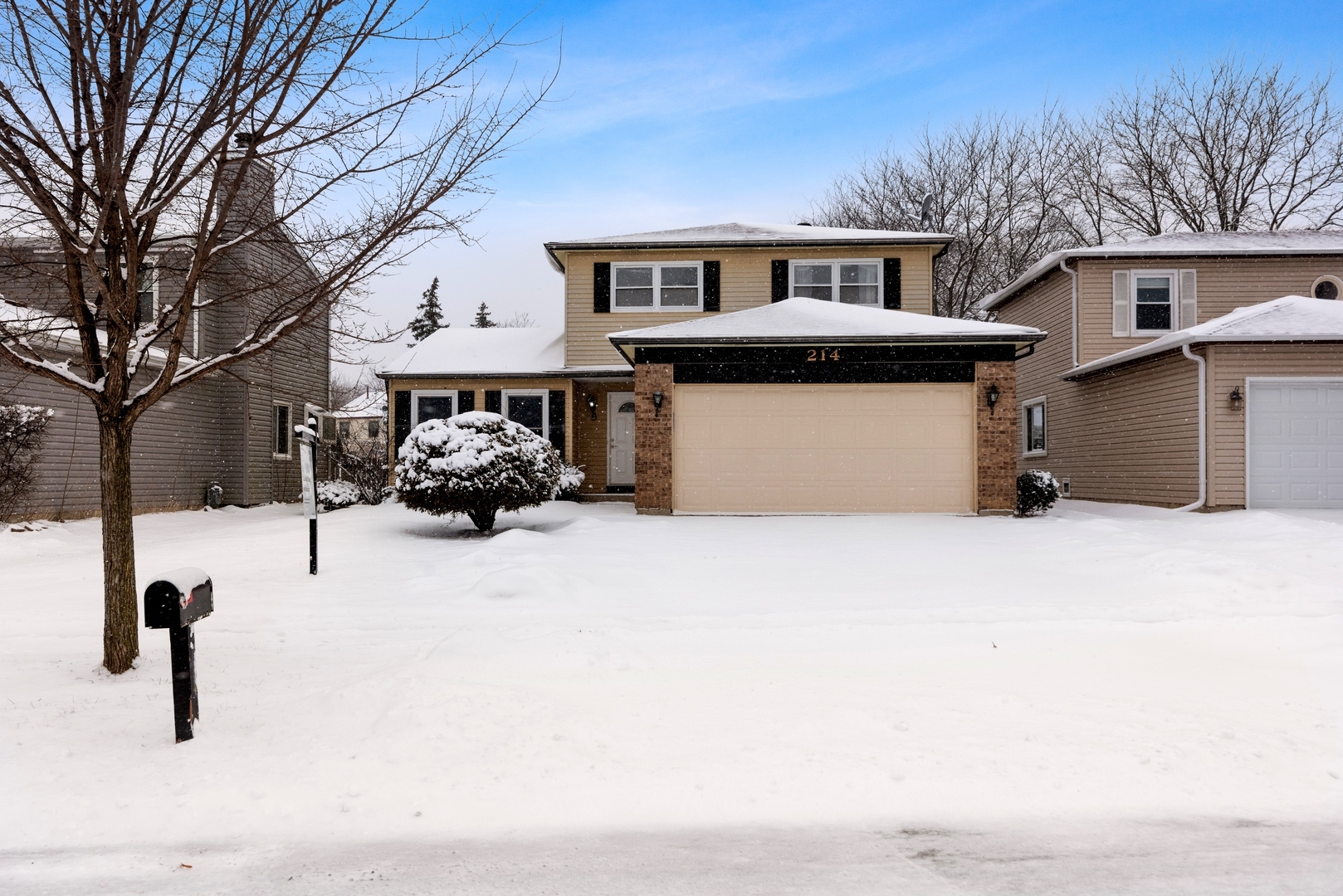 Property Photo:  214 E Lakeside Drive  IL 60061 