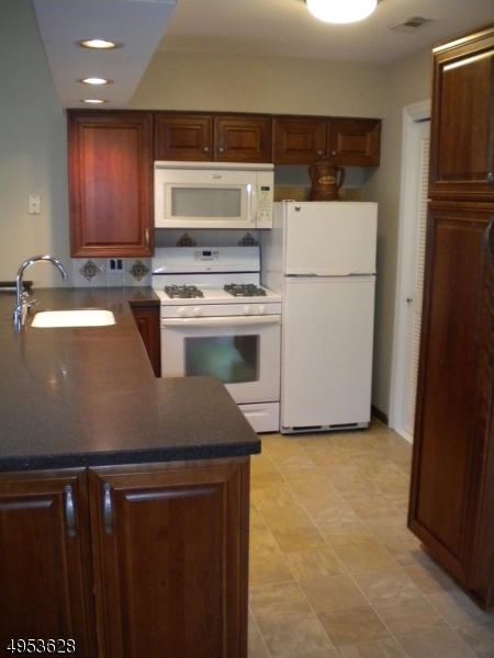 Property Photo:  3 Silver Star Ct Unit 6  NJ 07462 