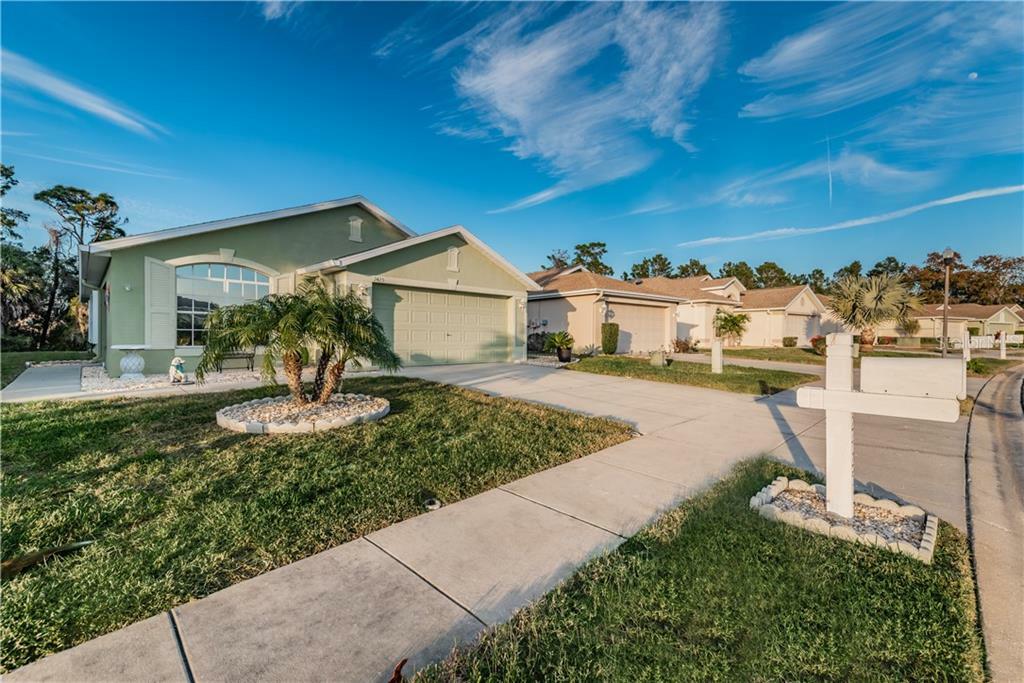 Property Photo:  2425 Pleasant Hill Lane  FL 34691 