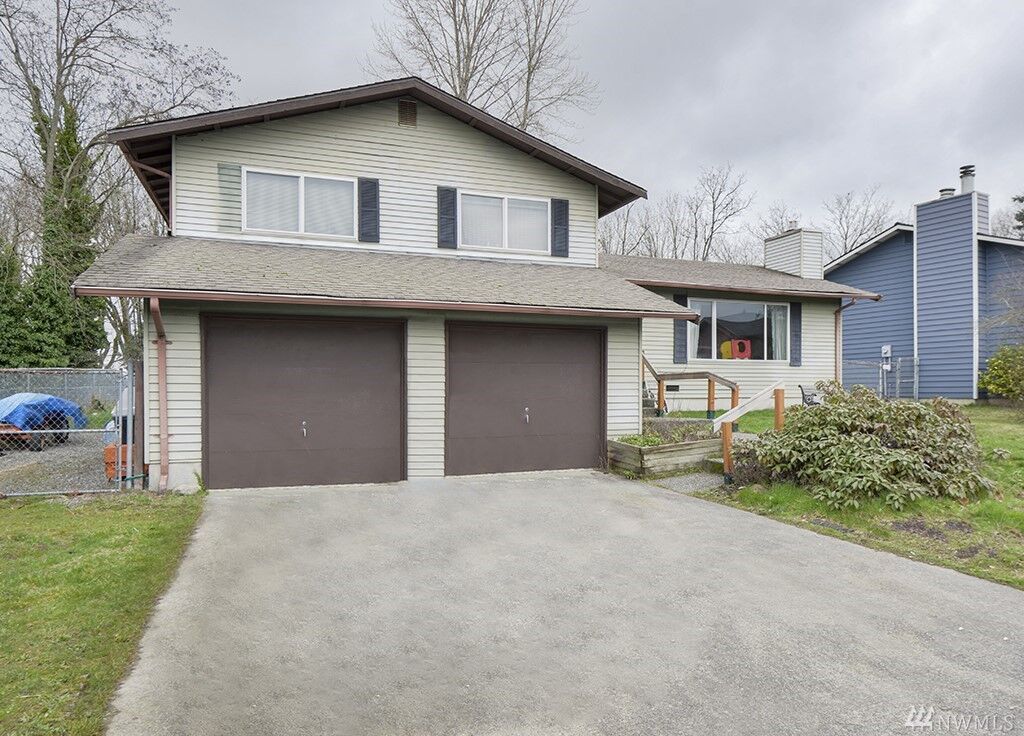 Property Photo:  1620  Index Avenue SE  WA 98058 