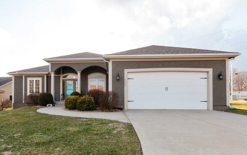 Property Photo: 5000 SW Raintree Circle MO 64082