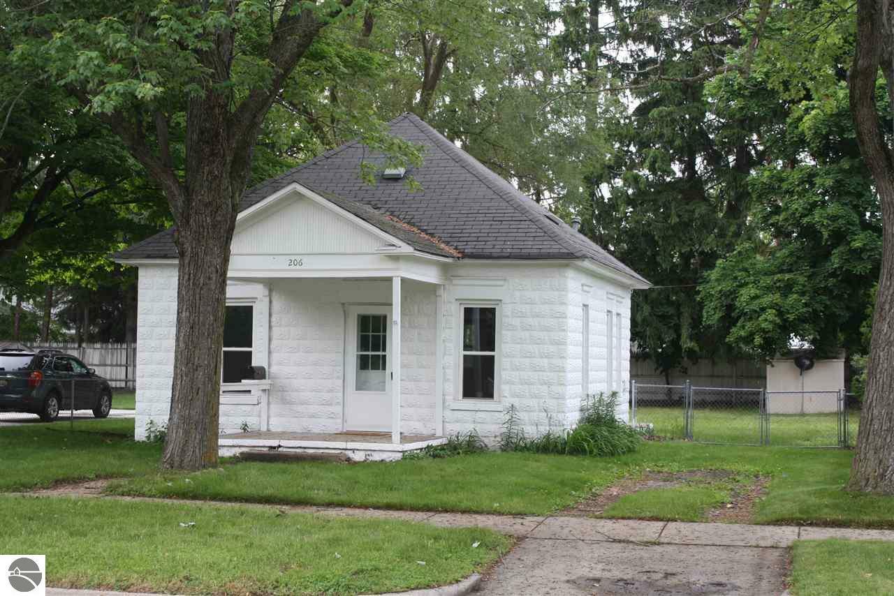 Property Photo:  206 W State Street  MI 48617 