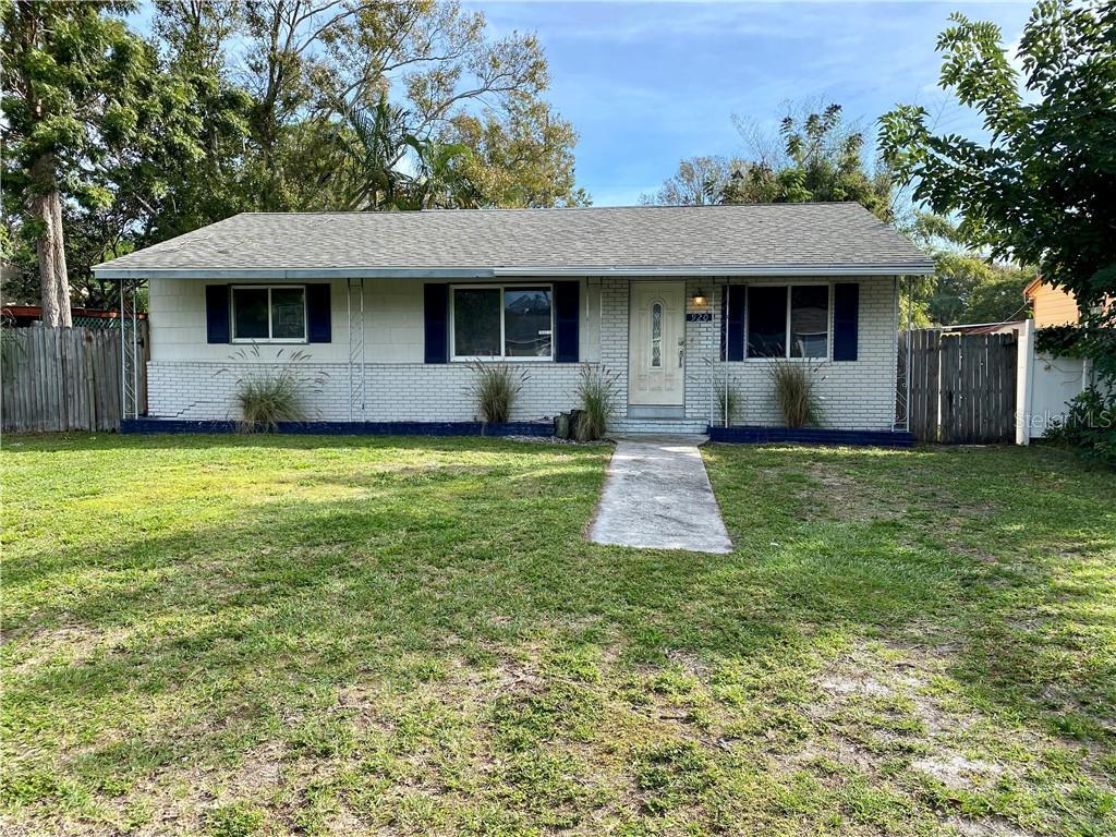 Property Photo: 920 Hull Street S FL 33707