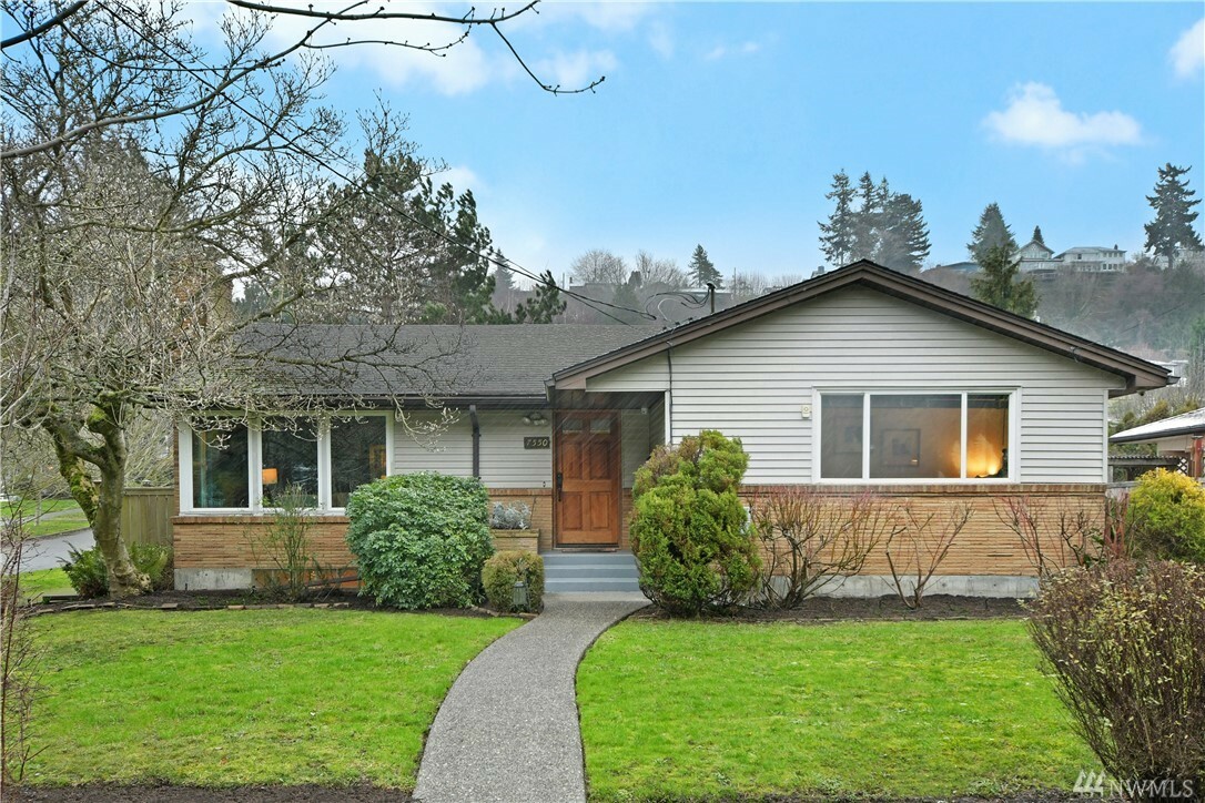 Property Photo: 7550 Fauntleroy Wy SW WA 98136