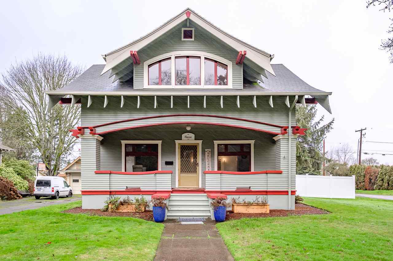 Property Photo: 814 S Main St OR 97351-2311