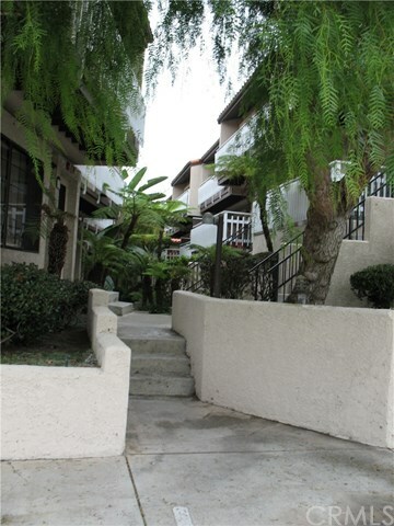 Property Photo:  410 Avenue G 36  CA 90277 