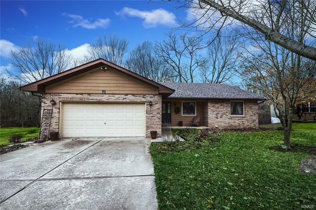 Property Photo: 70 Oakwood Court 62234