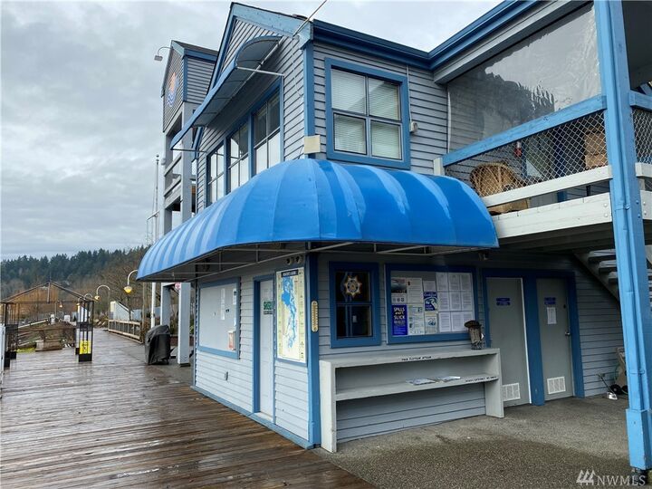 Property Photo: 6155 NE 175th St 524 WA 98028