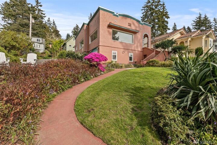 Property Photo:  421 16th St  WA 98225 