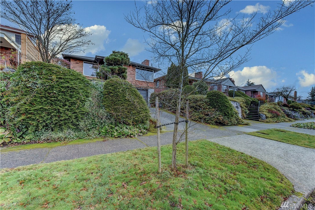 Property Photo: 4334 12th Ave S WA 98108