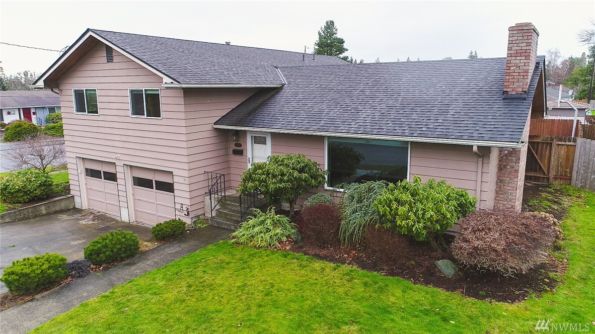 Property Photo: 1325 S 16th Street WA 98274