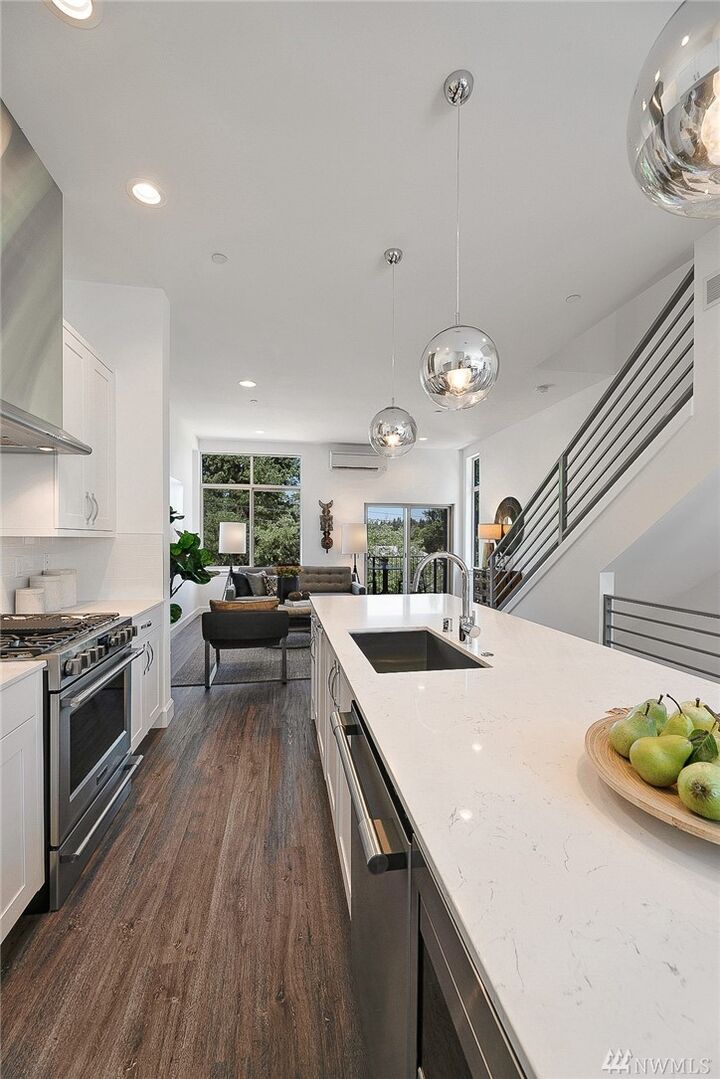 Property Photo: 18256 73rd Ave NE 102 WA 98028