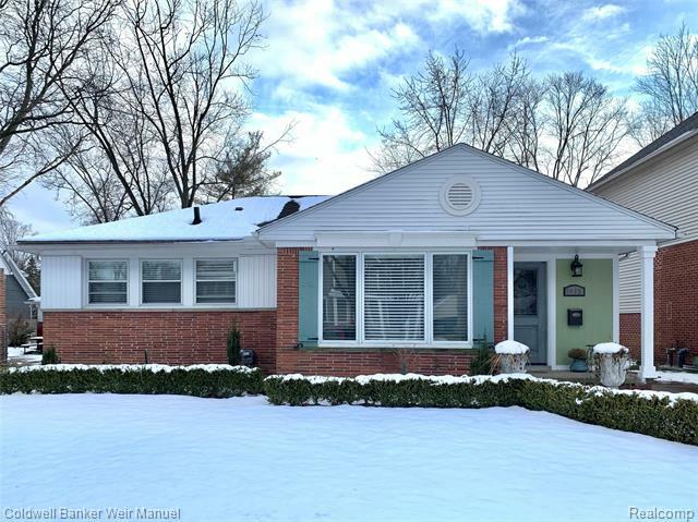 Property Photo:  2412 Manchester Road  MI 48009 