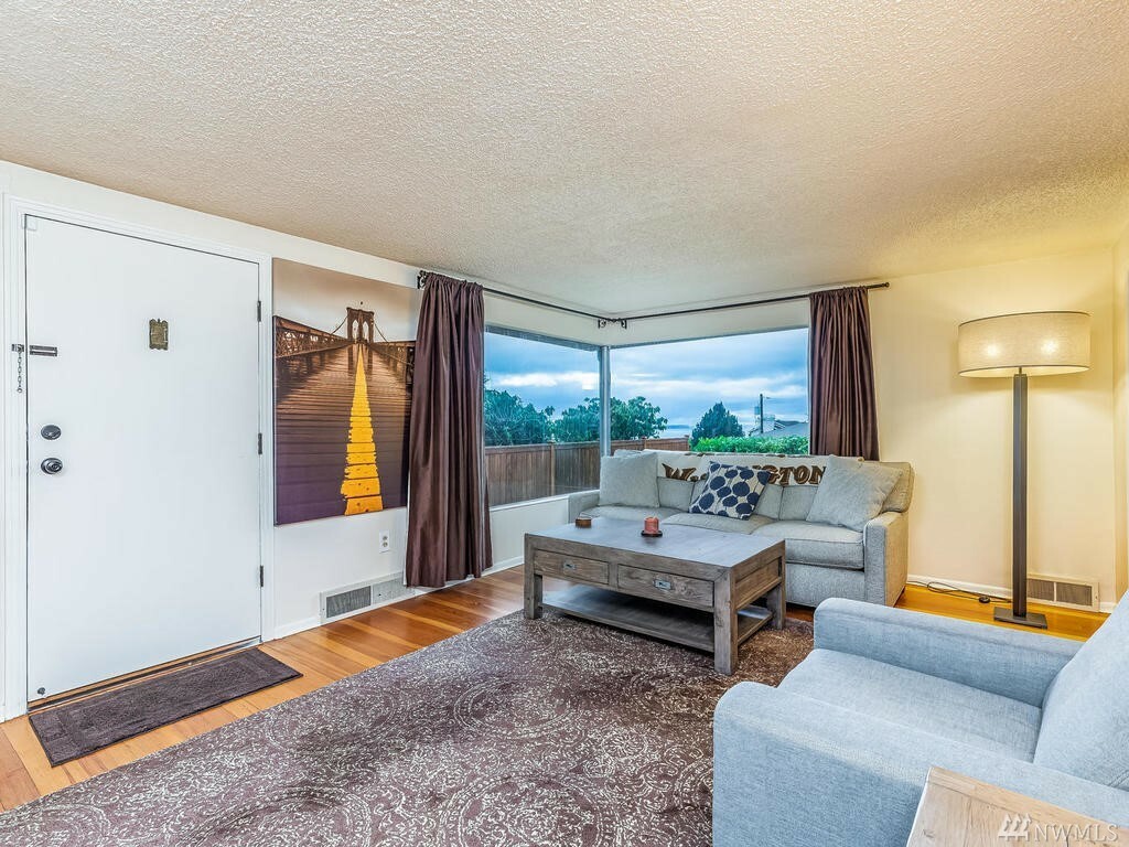 Property Photo: 1932 NW 95th St WA 98117