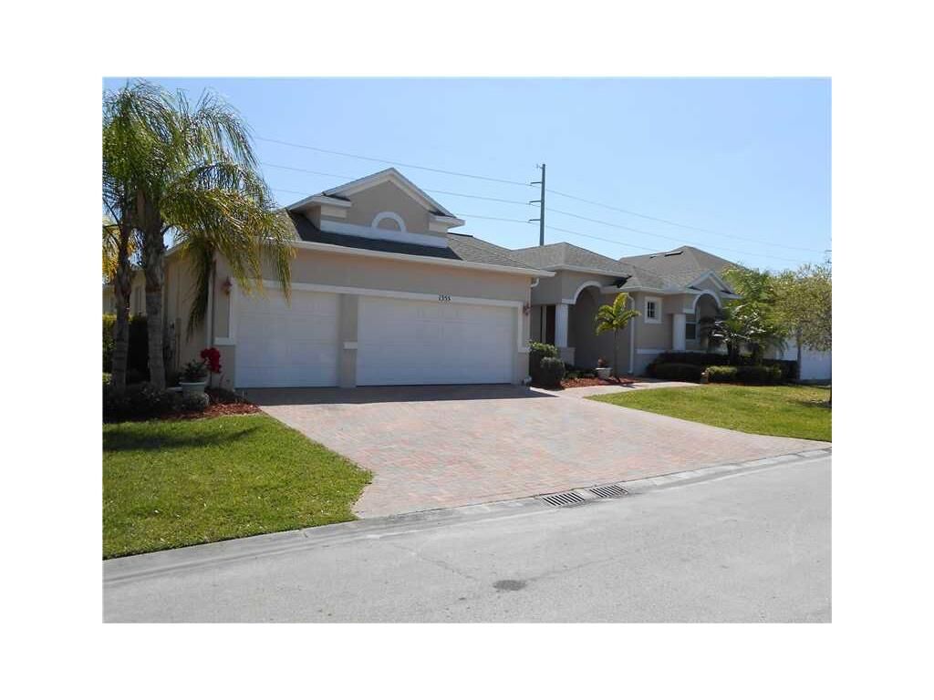 Property Photo: 1355 Scarlet Oak Circle FL 32966