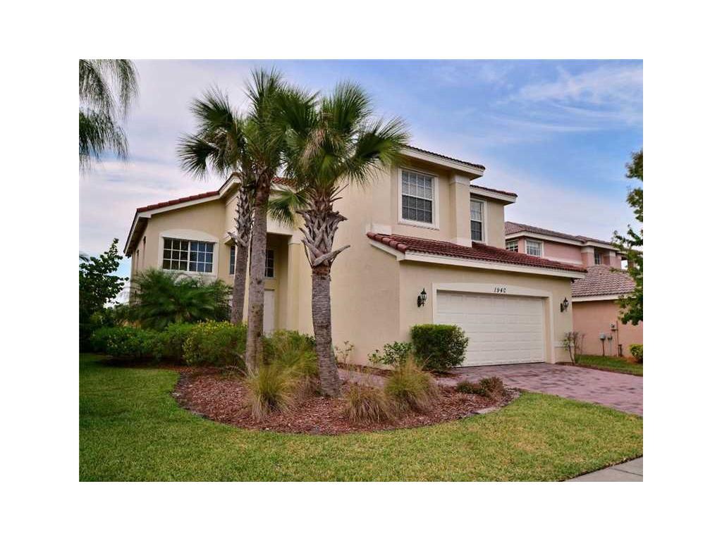 Property Photo: 1940 Grey Falcon Circle SW FL 32962