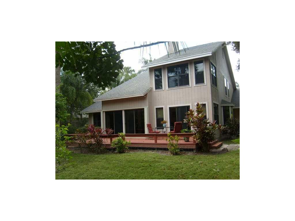 Property Photo:  709 Royal Palm Place  FL 32960 