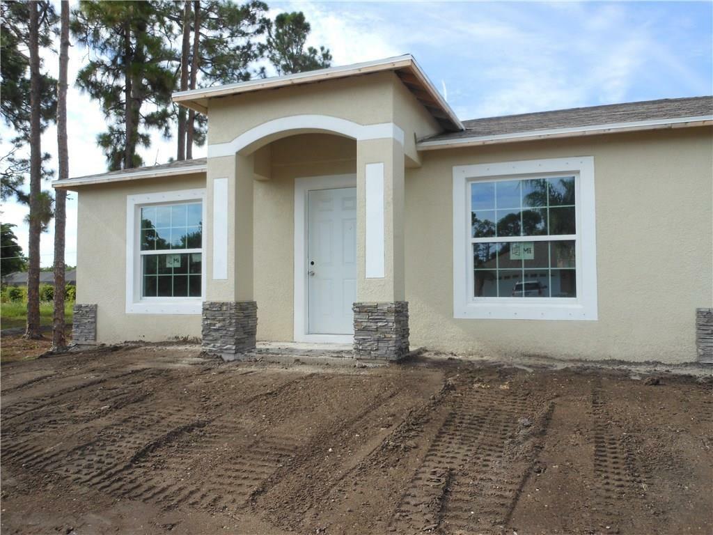 Property Photo: 1035 17th Place SW FL 32962