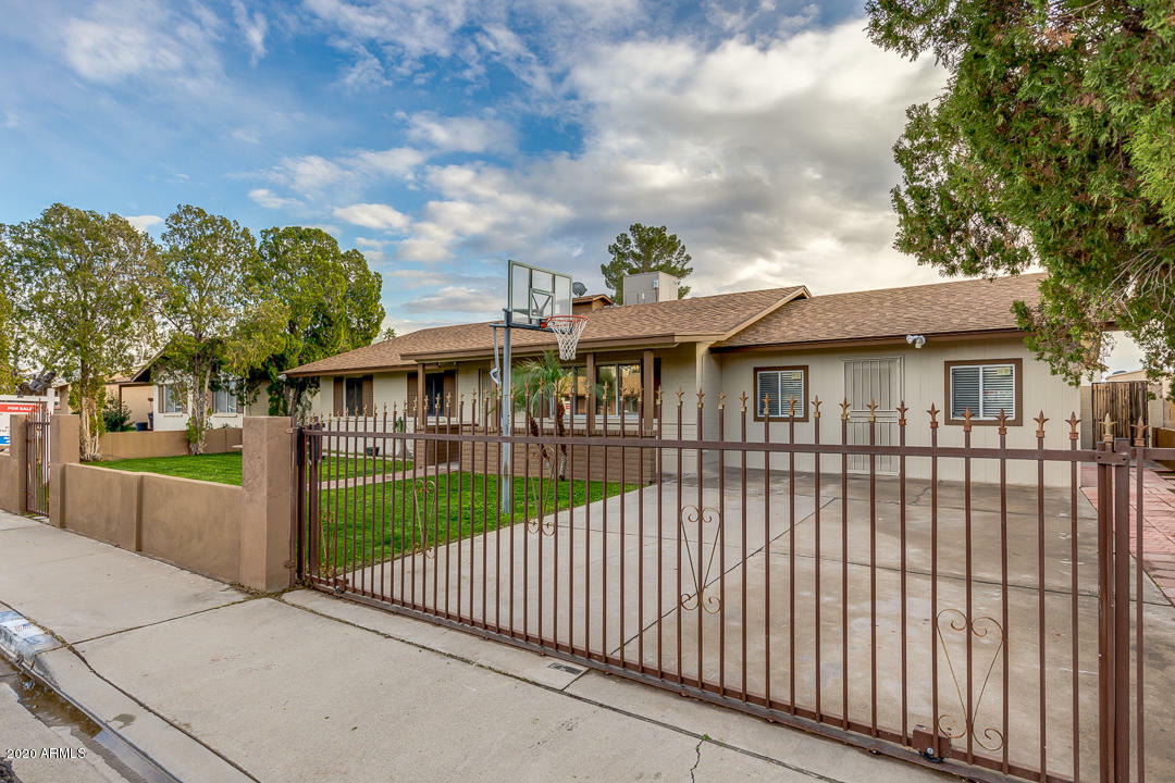 Property Photo:  555 W Edgewood Avenue  AZ 85210 