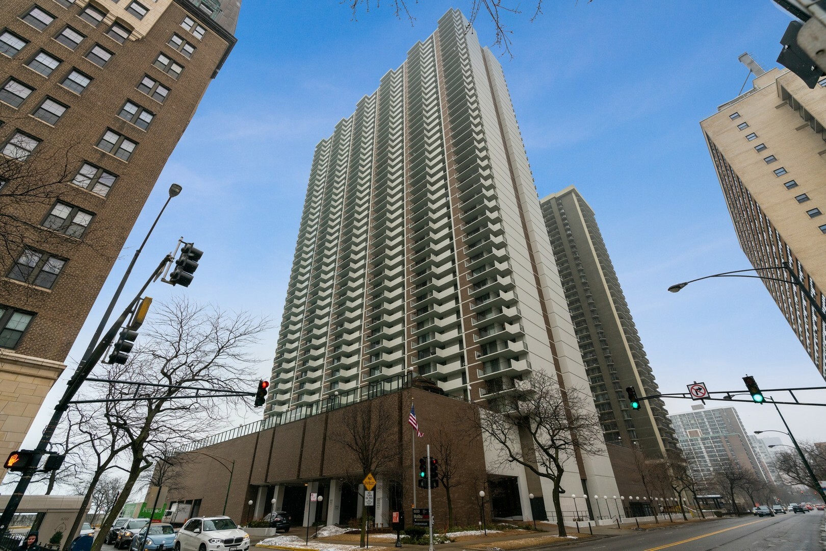 Property Photo:  6033 North Sheridan Road 19M  IL 60660 