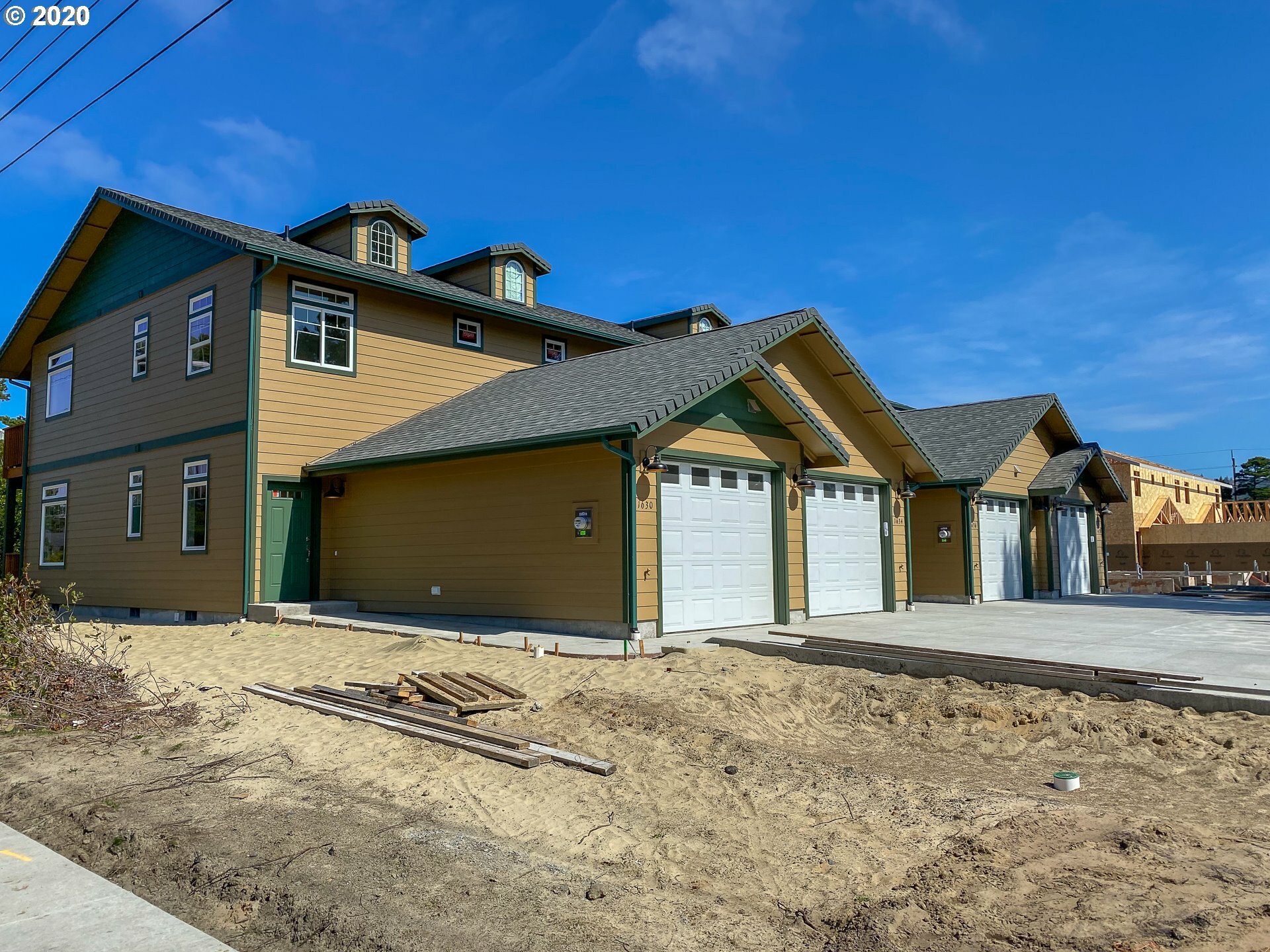 Property Photo: 1630 32nd St OR 97439