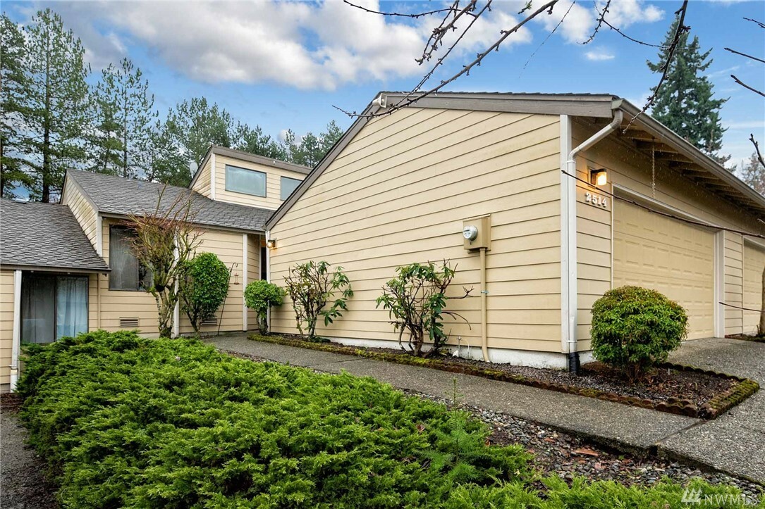 Property Photo:  2514 174th Ave NE  WA 98052 