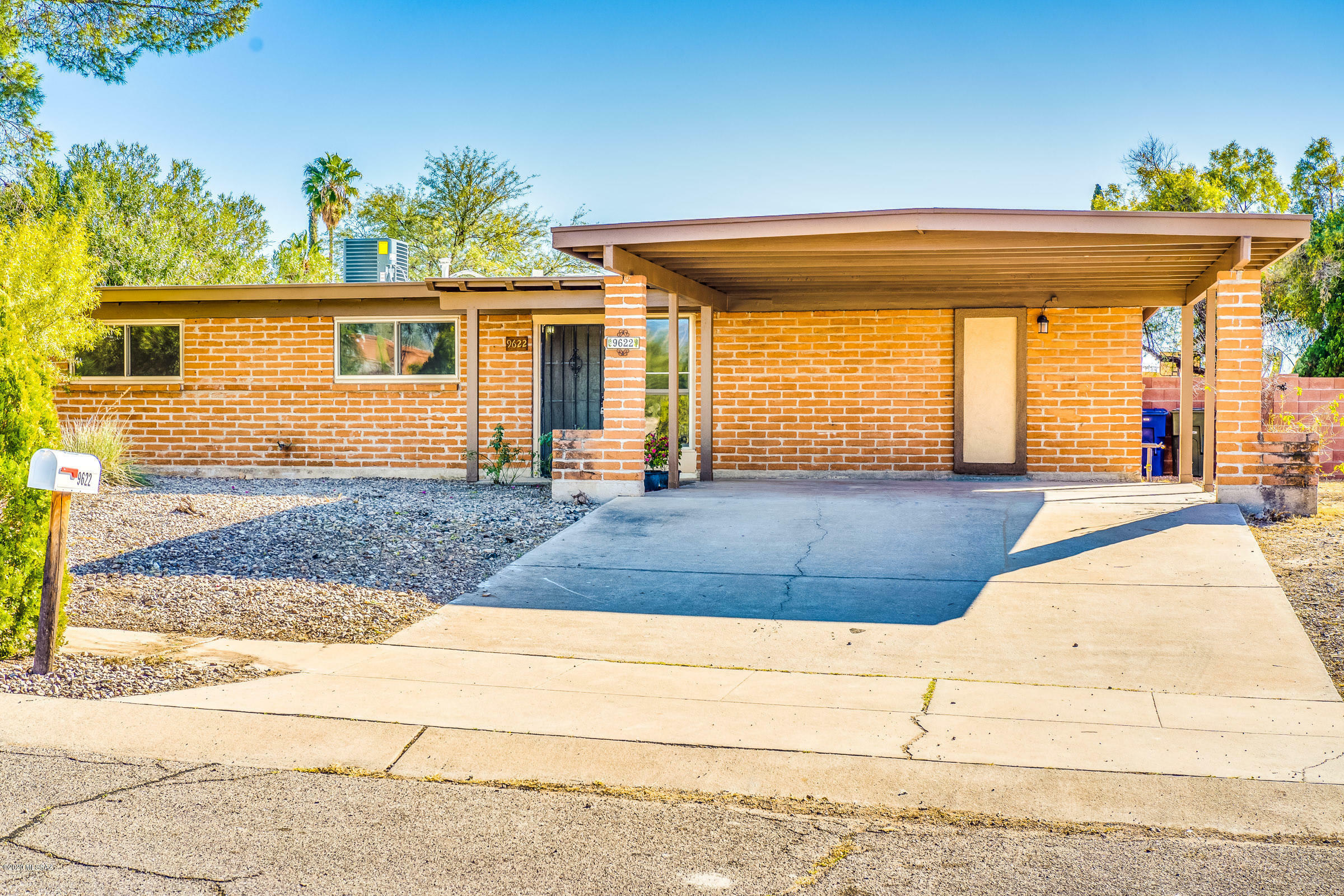 Property Photo: 9622 E Deer Trail AZ 85748