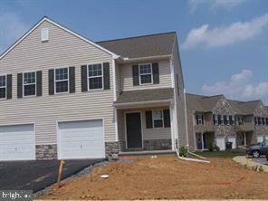 Property Photo: 231 S Village Circle PA 17078