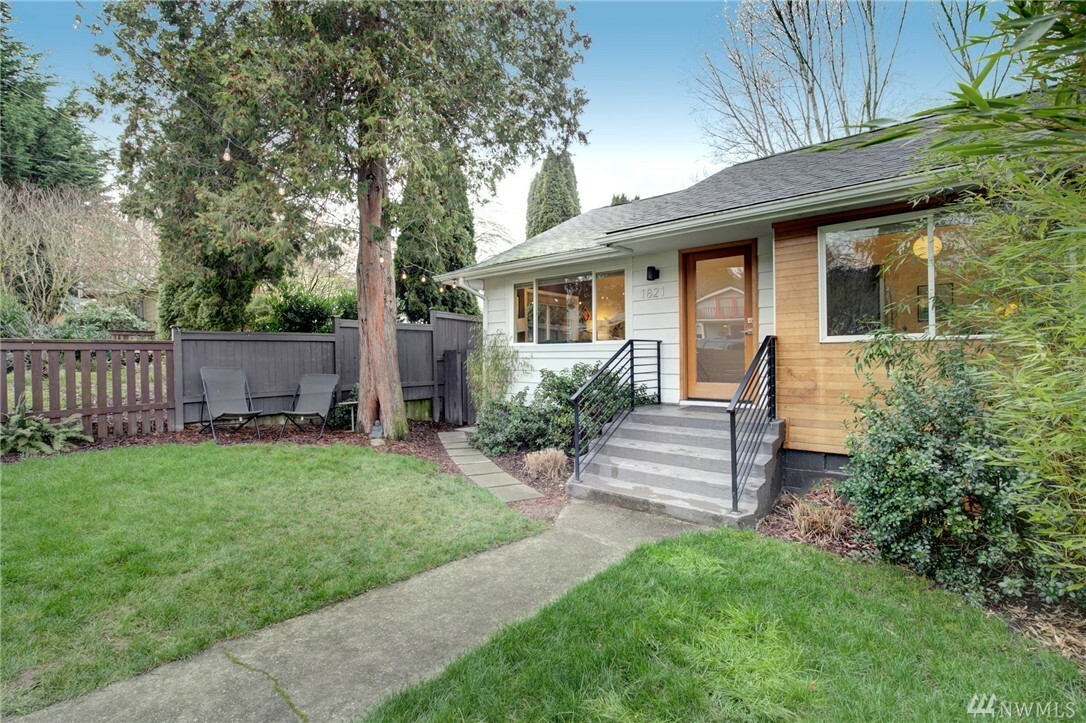 Property Photo:  1821 29th Ave  WA 98122 