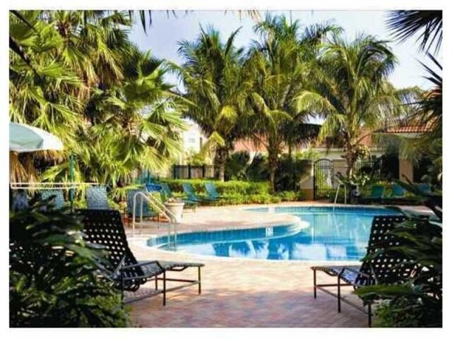 Property Photo:  15015 Michelangelo Boulevard 102  FL 33446 