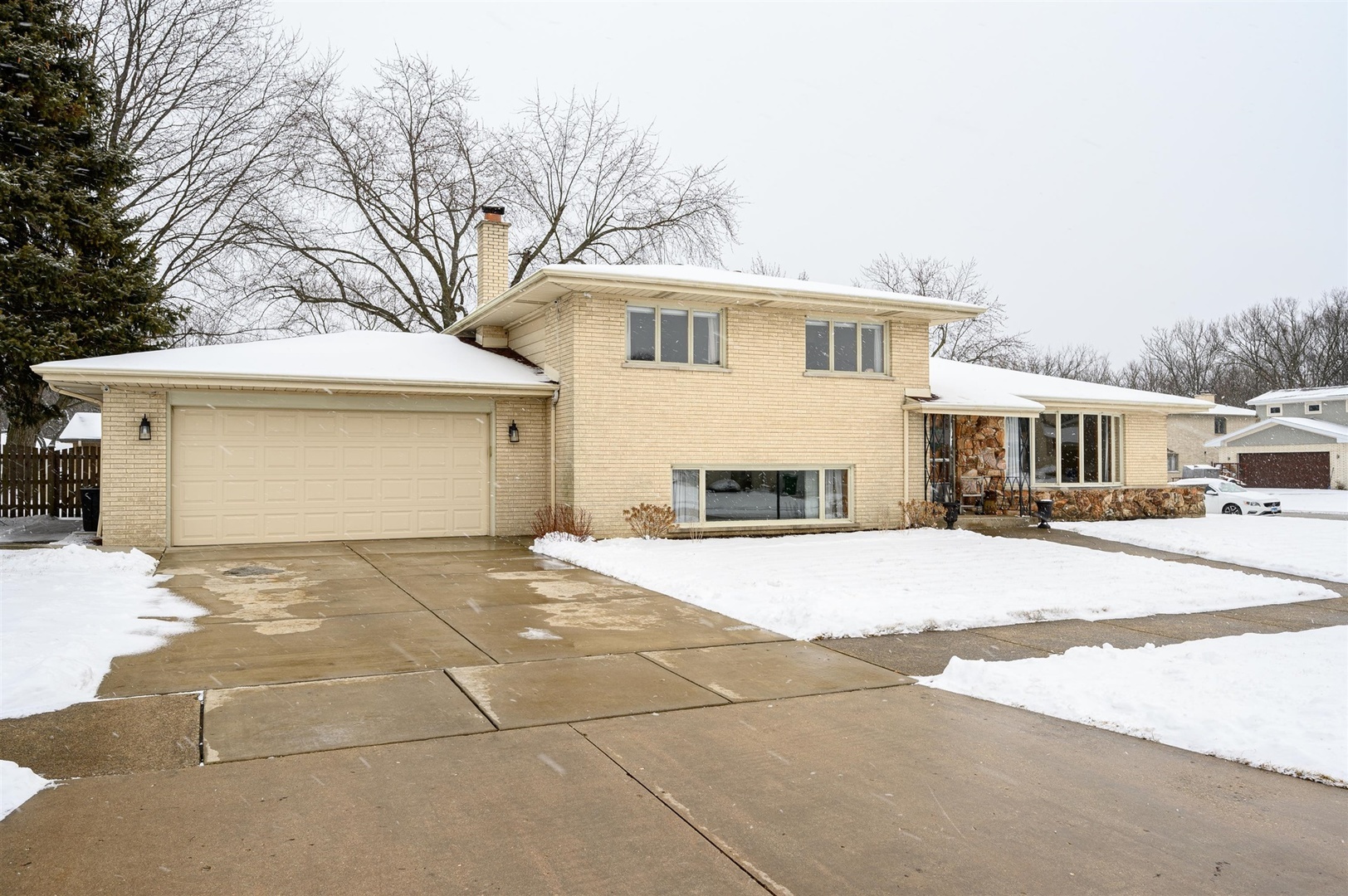 Property Photo:  2639 Stratford Avenue  IL 60154 