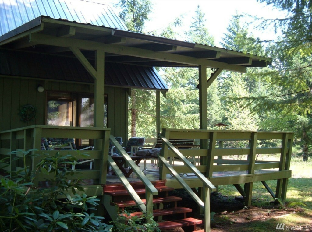 Property Photo:  204 Mountain View Dr  WA 98361 