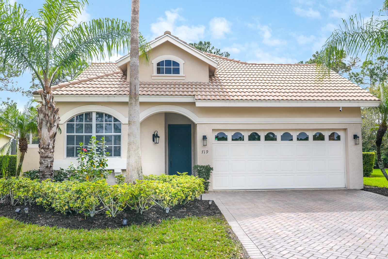 Property Photo:  719 SW Tillbo Cove  FL 34986 