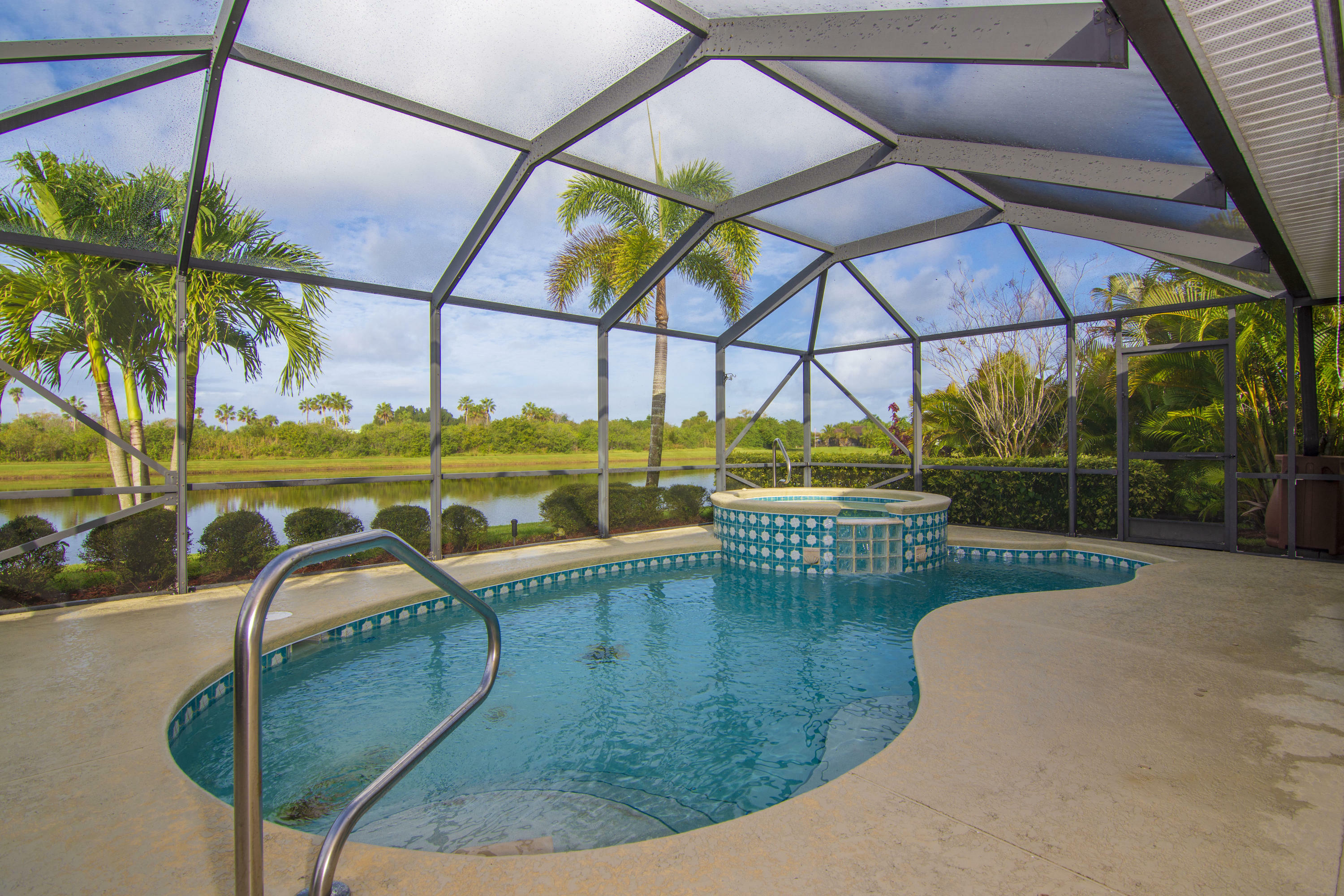 Property Photo:  1115 South Lakes Way SW  FL 32968 
