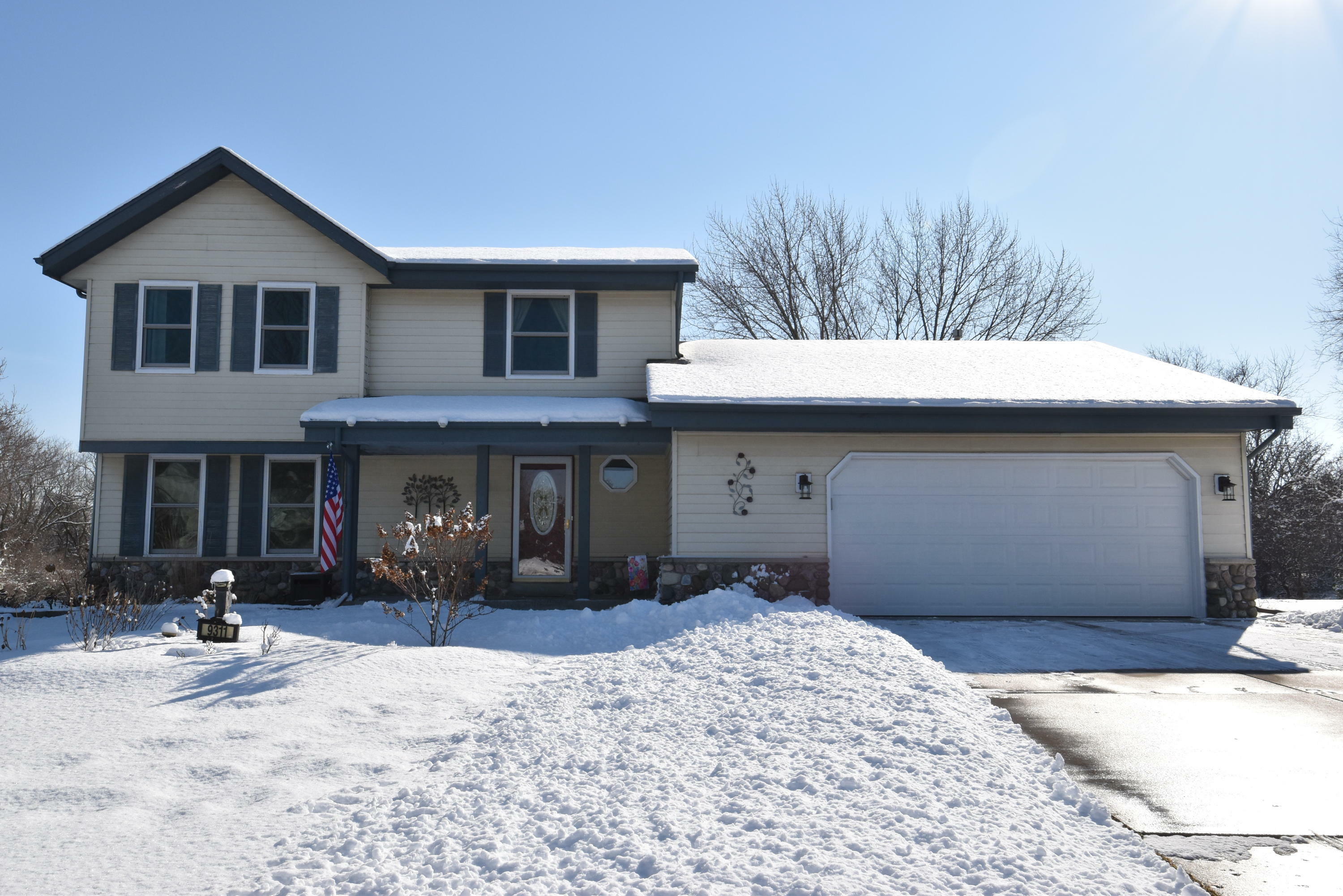 Property Photo: 9311 S Oak Creek Ct WI 53132