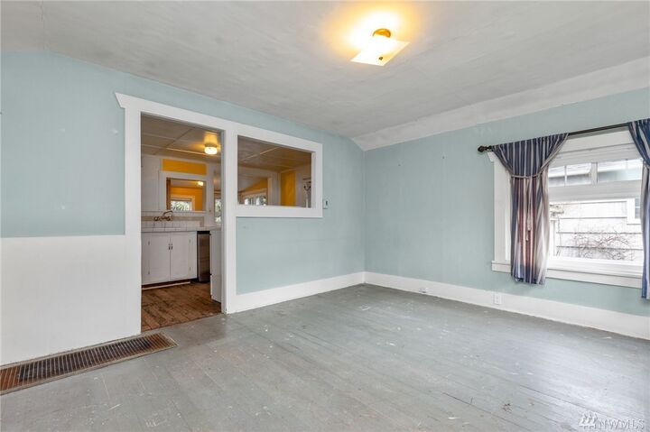 Property Photo:  5008 S Alaska St  WA 98118 