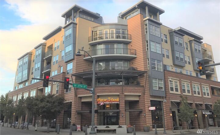 7800 SE 27th Street 303  Mercer Island WA 98040 photo