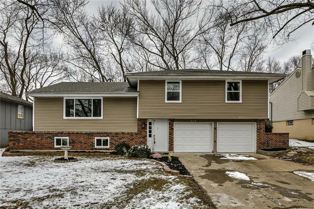 Property Photo:  1628 NW 67th Street  MO 64118 