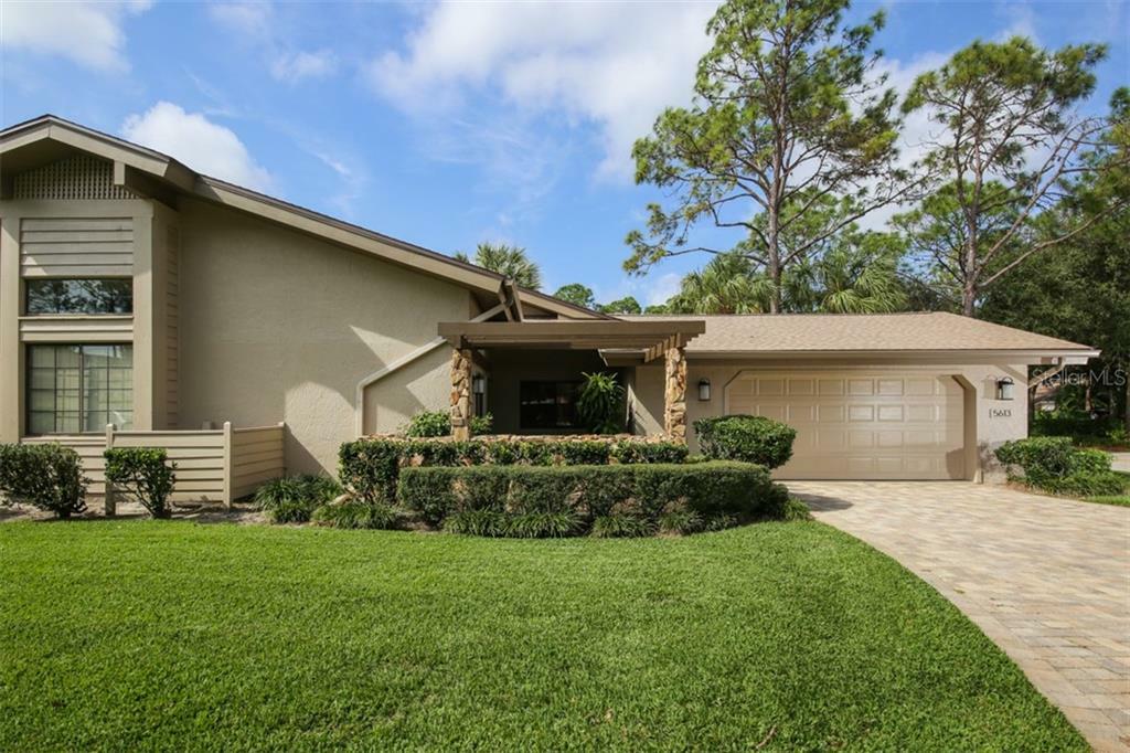 Property Photo:  5613 Pipers Waite 6  FL 34235 