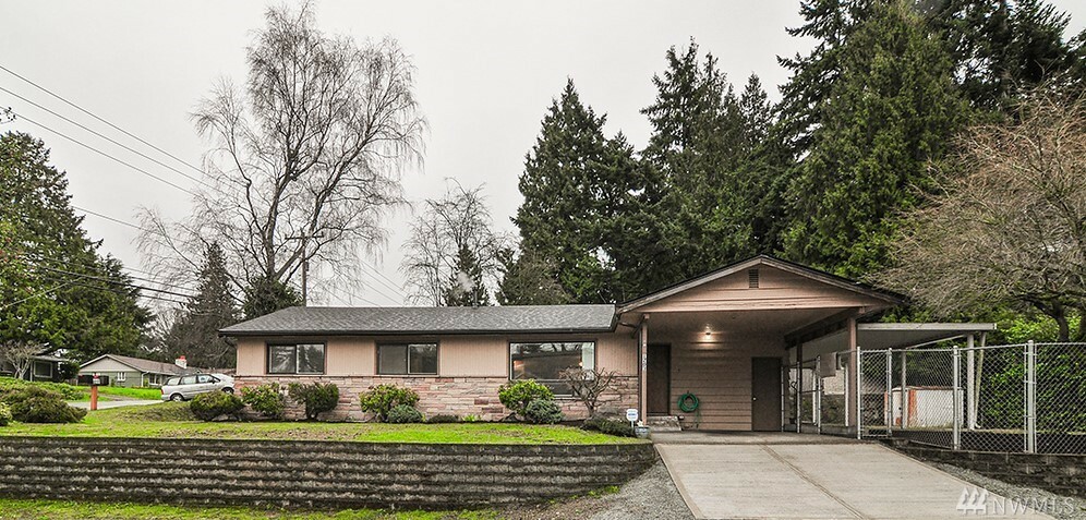 Property Photo:  1203 S 116th St  WA 98168 