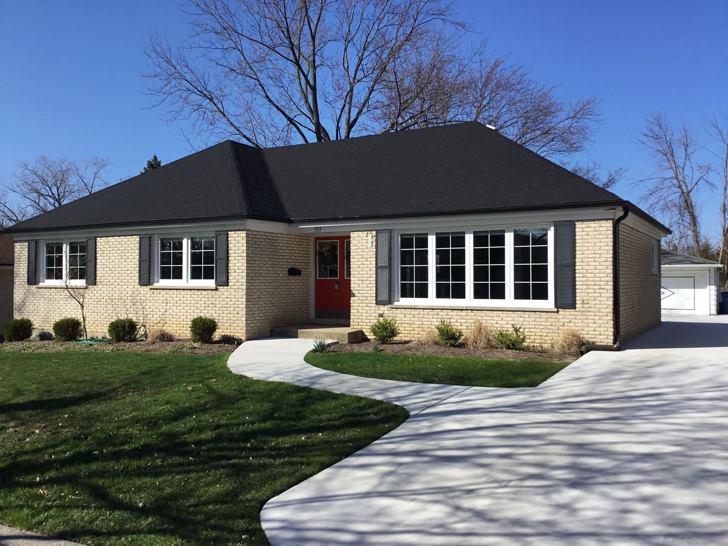 Property Photo:  337 East Cayuga Avenue  IL 60126 