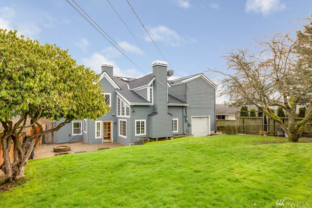 Property Photo: 526 Colby Ave WA 98201