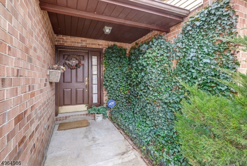 Property Photo:  11 Howard Ct  NJ 08833 